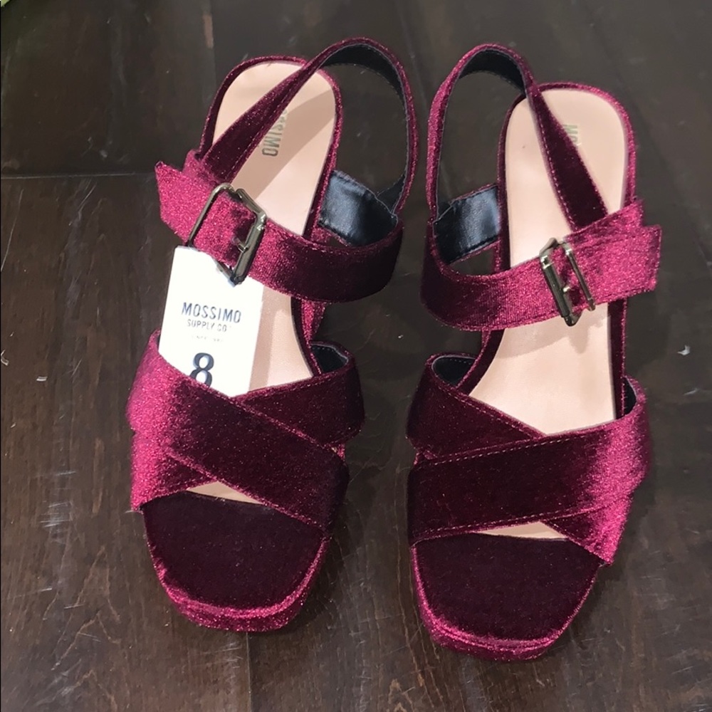 Mossimo Women’s Alexandra Burgundy Velvet Pumps